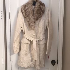 Winter coat with faux fur removable collar. Size S